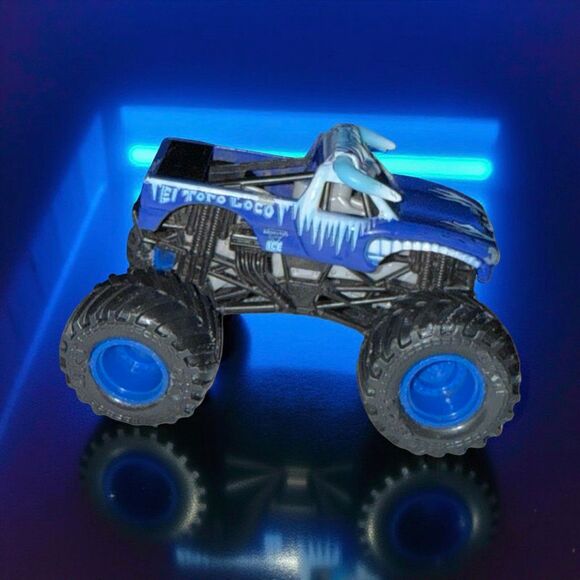 Monster Jam Truck El Toro Loco Blue Ice Exclusive Hot Wheels Mattel 1:64 A34 - Picture 5 of 10